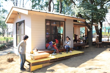 乳幼児の親子と多世代の交流ハウス「そらまめハウス」